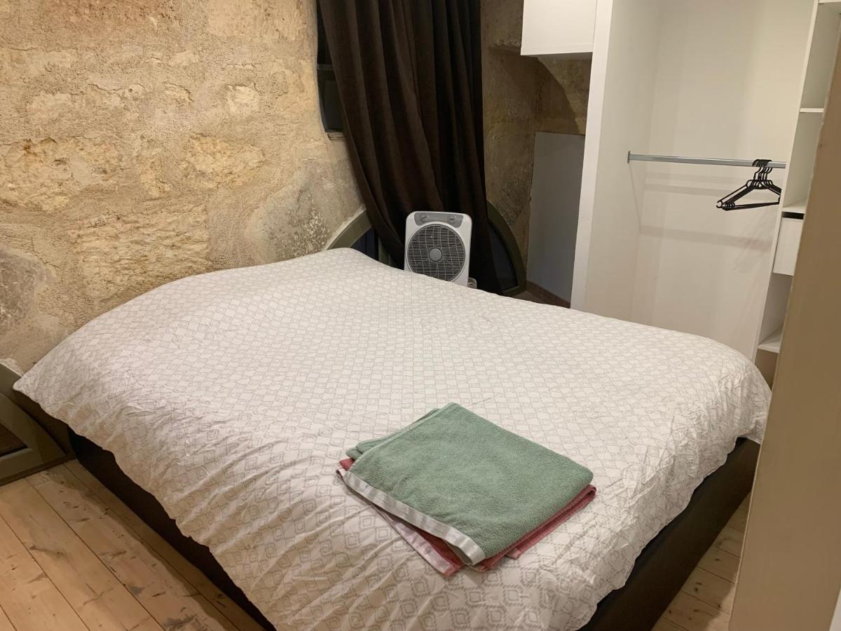 Chambre Avec Salle De Bain Et Cuisine Privee Centre Ville Historique Avec Climatisation Et Patio Bordeaux Kültér fotó