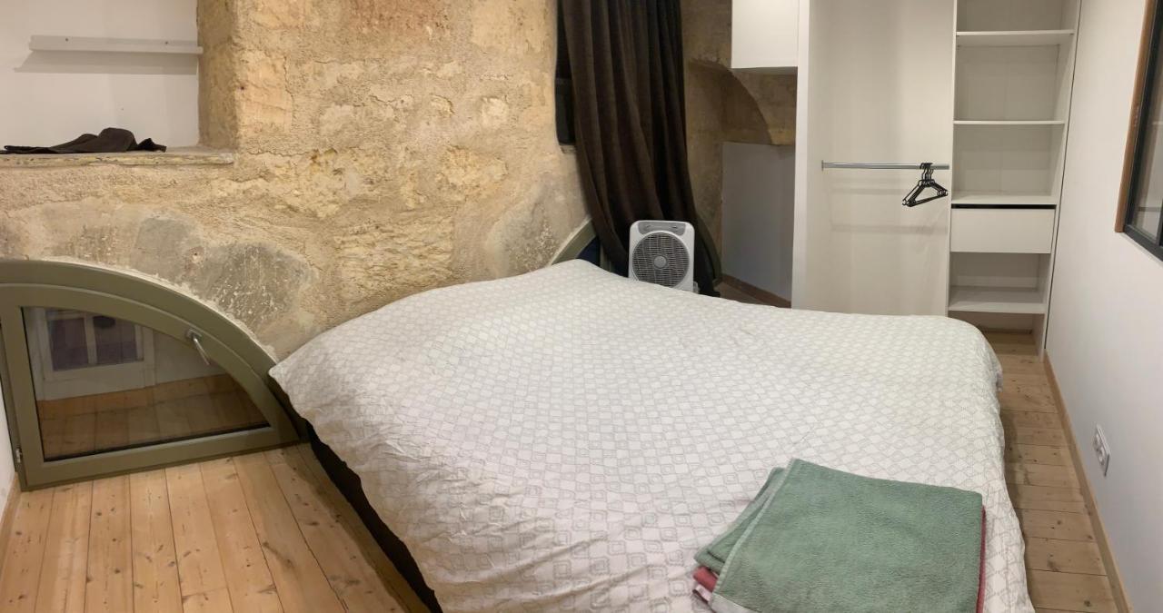 Chambre Avec Salle De Bain Et Cuisine Privee Centre Ville Historique Avec Climatisation Et Patio Bordeaux Kültér fotó