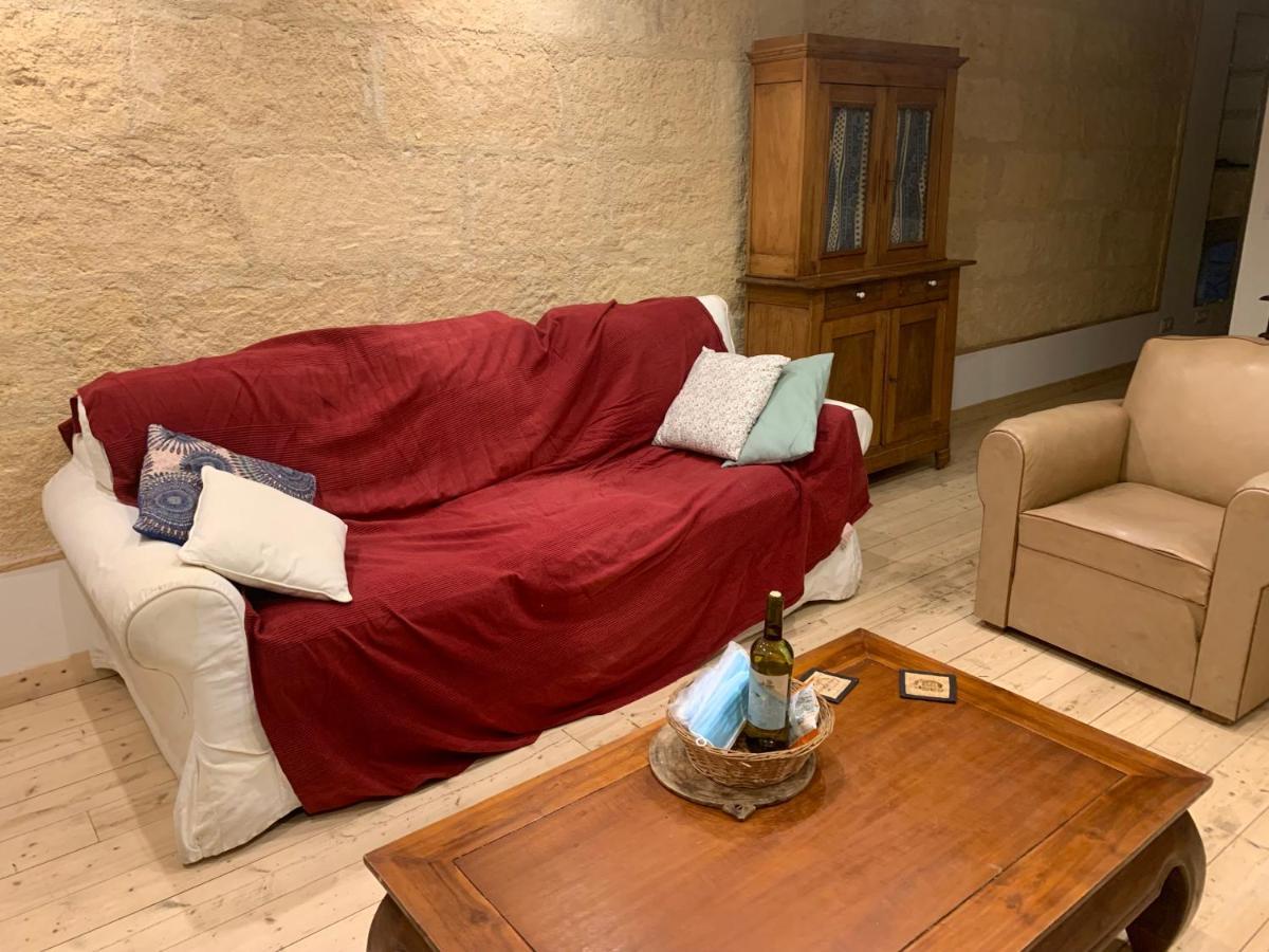 Chambre Avec Salle De Bain Et Cuisine Privee Centre Ville Historique Avec Climatisation Et Patio Bordeaux Kültér fotó